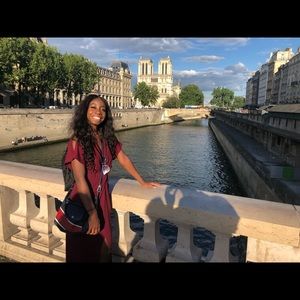 Meet your Posher, Alicia